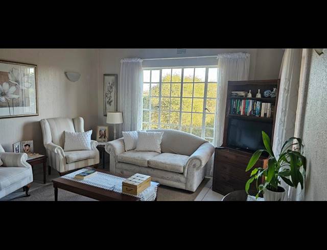 1 BEDROOM TOWNHOUSE FOR SALE IN BEDFORD PARK